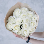 Нежный букет с розами и эустомой от интернет-магазина «ДУЙ СЮДА!»в Чите