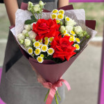 Сборный букет с розами от интернет-магазина «ДУЙ СЮДА!»в Чите