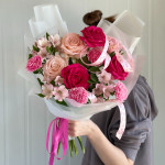 Букет из 7 крупных красных роз от интернет-магазина «БУКЕТБЕРИ»в Чите