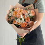 Букет с розами «Helena» от интернет-магазина «ДУЙ СЮДА!»в Чите